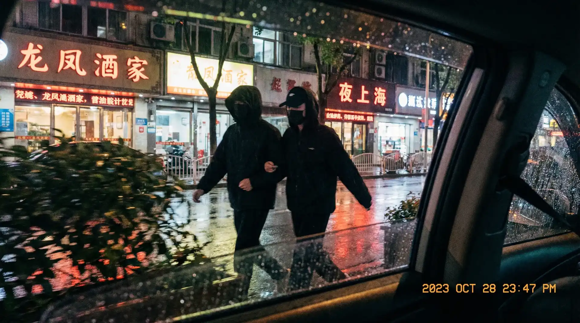 狠狠穞www - 顶流明星深夜密会现场抓拍照片